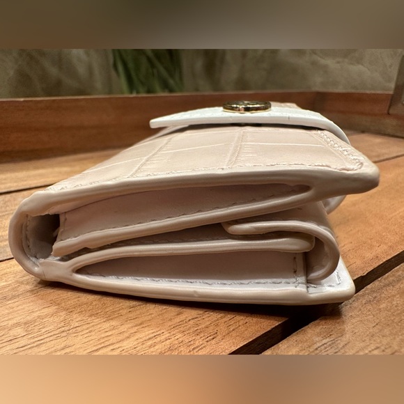 Michael Kors small wallet / card case New, never used, pink/cream leather $68 - Picture 2 of 16